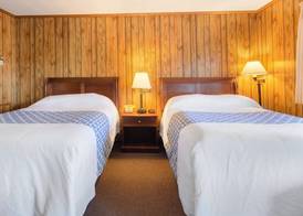 Knob Hill Motor Lodge 3