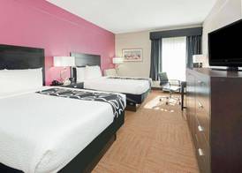 La Quinta Inn & Suites by Wyndham Winnie 3
