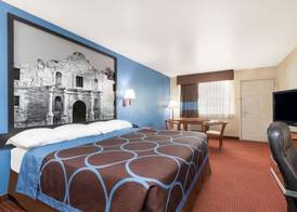 Super 8 by Wyndham San Antonio at I-10 3