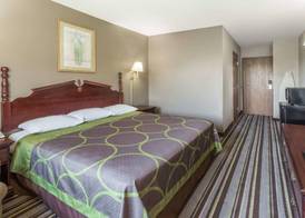 Super 8 by Wyndham Yorkville 4