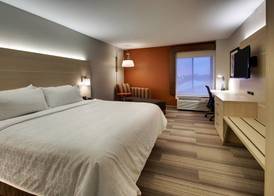 Holiday Inn Express & Suites CEDAR RAPIDS-I-380 @ 33RD AVE by IHG 4