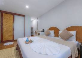 Phi Phi Cozy Seafront Resort 3