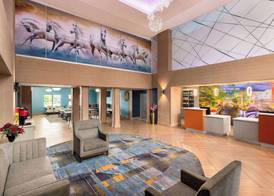 La Quinta Inn & Suites by Wyndham San Antonio N Stone Oak 4
