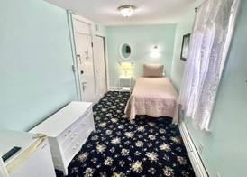 Quaker Inn 2