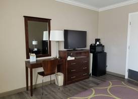 Super 8 by Wyndham Los Angeles-Culver City Area 4
