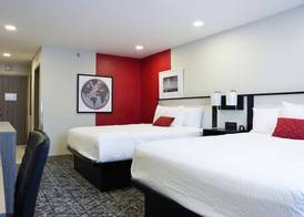 Ramada by Wyndham DFW Airport 4