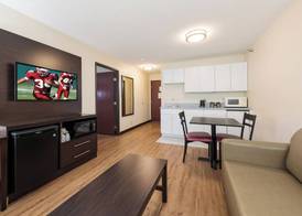 Red Roof Inn Auburn 5