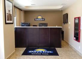 Days Inn by Wyndham Brooklyn Marine Park 2