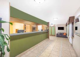 Baymont by Wyndham Dubuque 2