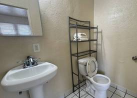 The Oaks Motel 4