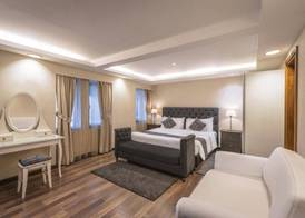 Oasis Hotel 5