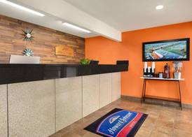 Howard Johnson by Wyndham Waterloo/Cedar Falls 3