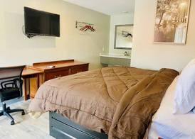 Ozark Inn & Suites 3