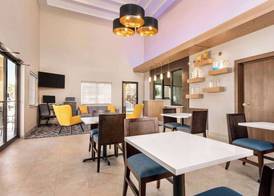 Days Inn & Suites by Wyndham Houston Hobby Airport 3