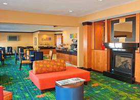 Fairfield Inn & Suites by Marriott Champaign 2
