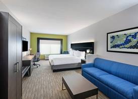 Holiday Inn Express & Suites SEALY by IHG 2