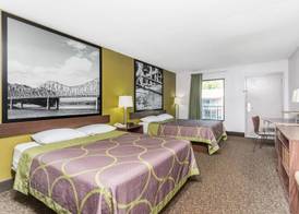 Super 8 by Wyndham Gainesville 4