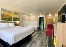 Days Inn by Wyndham Columbus IN 5
