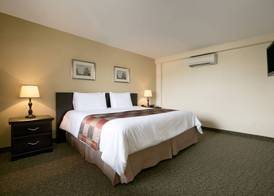 Days Inn by Wyndham Montreal East 4