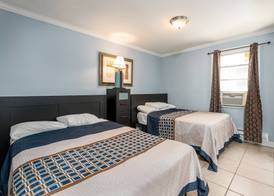 Boardwalk Hotel Charlee & Beach House Rentals 4