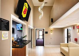 Super 8 by Wyndham Champaign 2