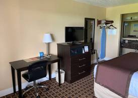 Days Inn by Wyndham Fort Lauderdale-Oakland Park Airport N 4