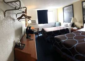 Super 8 by Wyndham Montgomery Maybrook 5