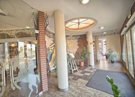 Grot Hotel 3