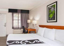 Baymont by Wyndham Fort Myers Central 3