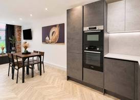 Stylish 1BR - Sleeps 4 - Free Parking - Manchester 4