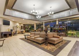 Best Western Plus Garden Court Inn 2