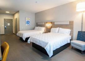 Holiday Inn Express OAKDALE by IHG 4