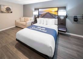 Days Inn by Wyndham Galt - Elk Grove South 4