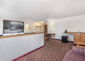 Super 8 by Wyndham Fountain 4