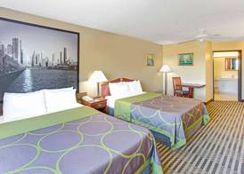 Super 8 by Wyndham Gurnee 4