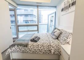 AOC Suites 2 Bedroom Condo, City CN Tower View 5