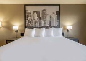 Super 8 by Wyndham Clinton 5