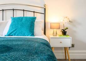 Stunning sea views - Barry's Retreat by Tŷ SA 5