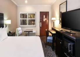 Travelodge by Wyndham Commerce Los Angeles Area 3