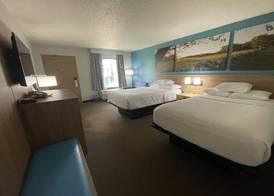 Days Inn & Suites by Wyndham York 2