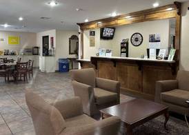 Days Inn & Suites by Wyndham Eunice 2