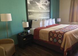 Super8 by Wyndham NEARBY Clearwater St Petersburg International Airport 4