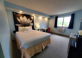 Coastal Inn & Suites 5