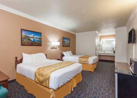 Days Inn & Suites by Wyndham South Gate 3