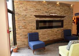 Travelodge by Wyndham Cleveland Lakewood 4