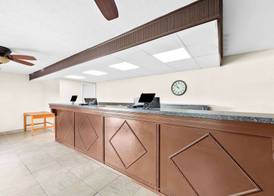 Clarion Inn & Suites near the Leconte Center Pigeon Forge 2
