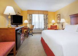 Holiday Inn Express & Suites BLOOMINGTON by IHG 4