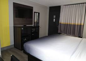 Super 8 by Wyndham Savannah 5