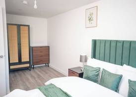 Stylish 2 bed home near Trafford 2
