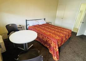 The Oaks Motel 2